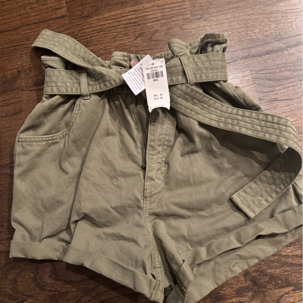 Abercrombie & Fitch Green Cargo Shorts Relaxed Fit